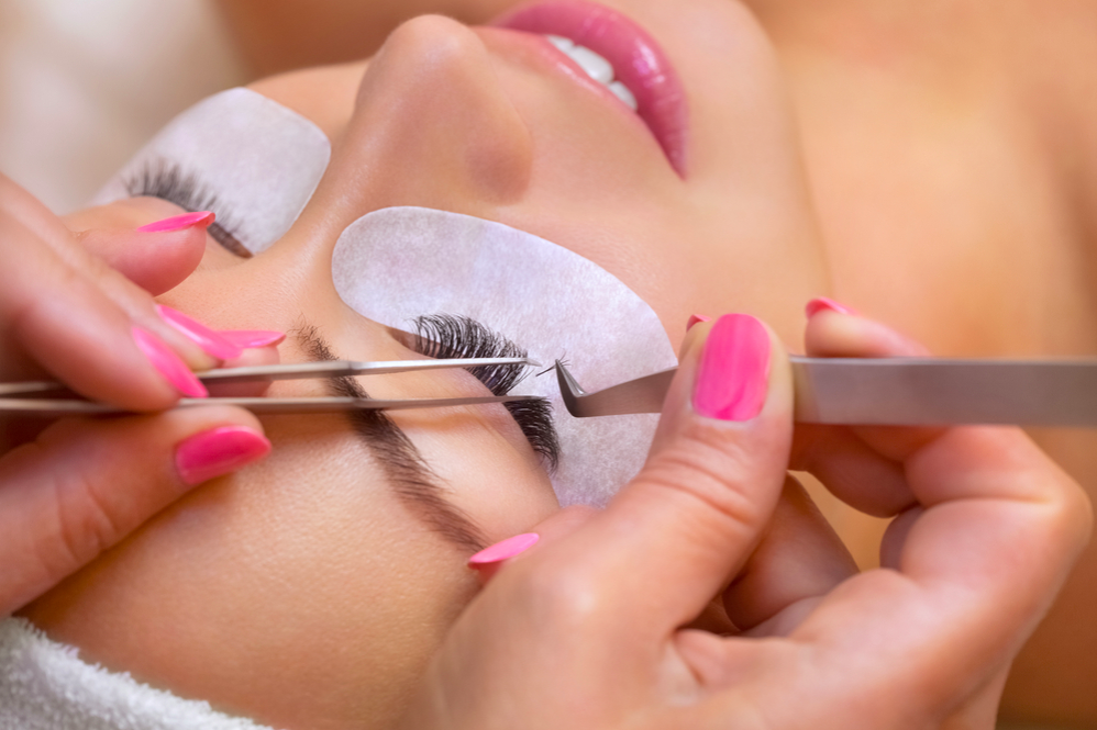 How To Hold Volume Lash Tweezers