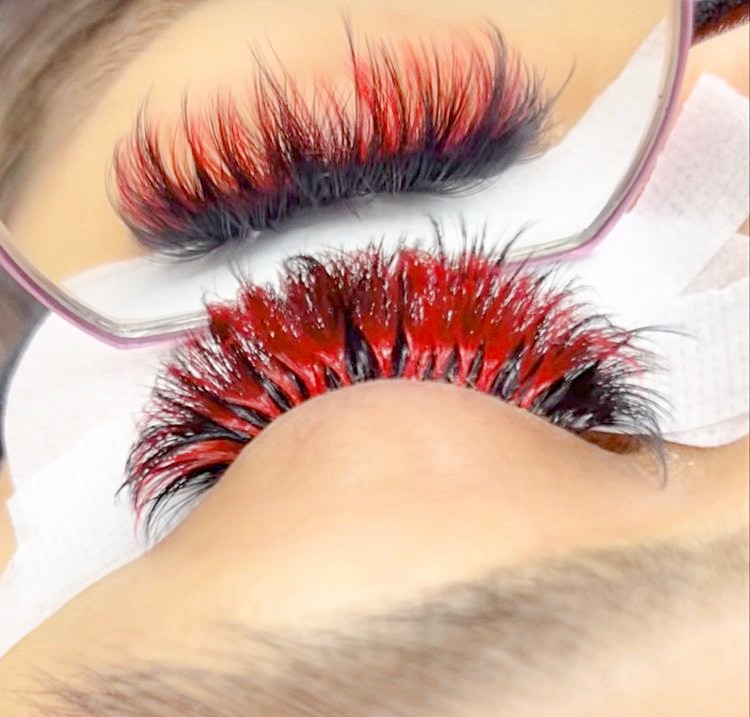 The Trend Of Red Lashes In The Beauty Industry